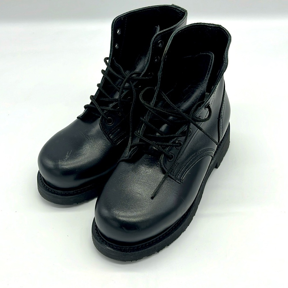 New Black parade boots size 225/96 made in Canada